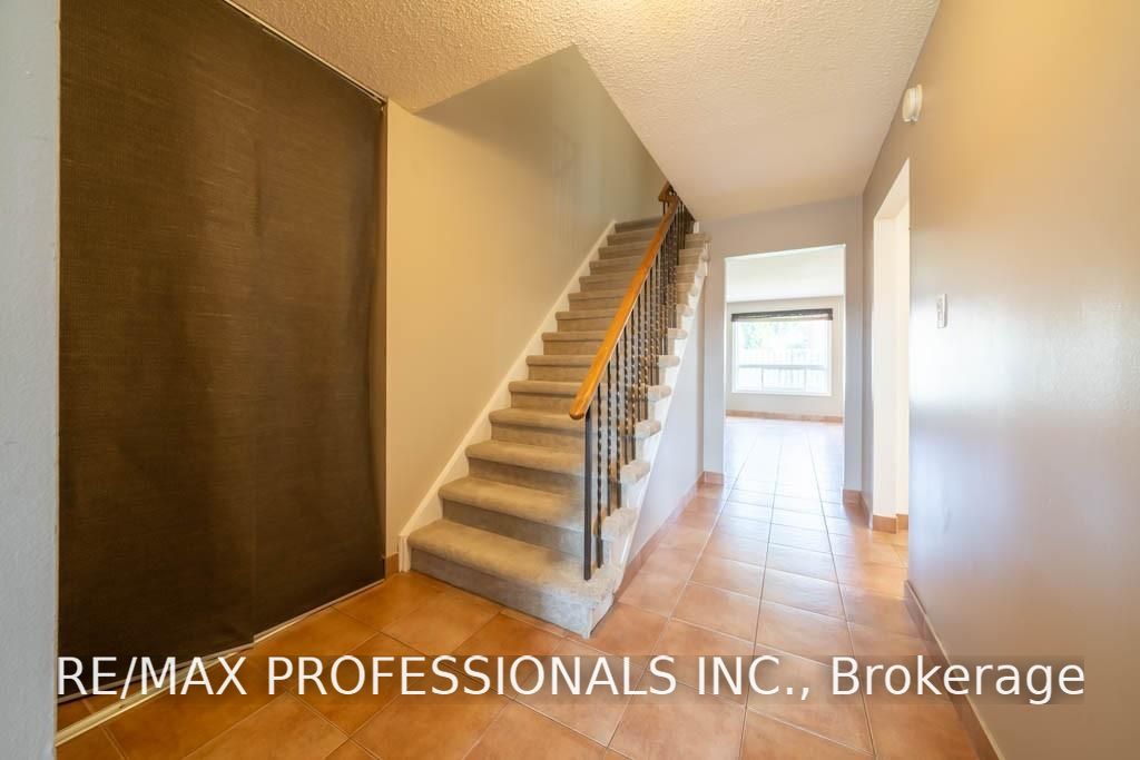 4207 Beacon Lane, Mississauga, ON L5C 3V8 photo 4