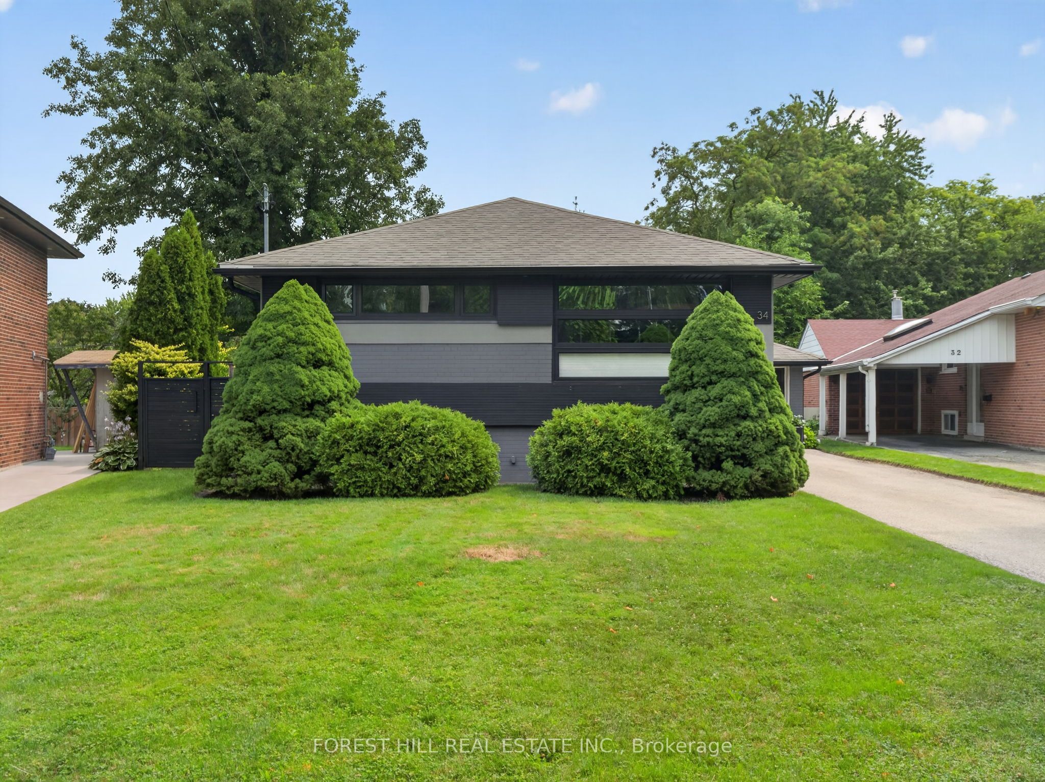 34 Mitre Place, Toronto, ON M9R 3C4