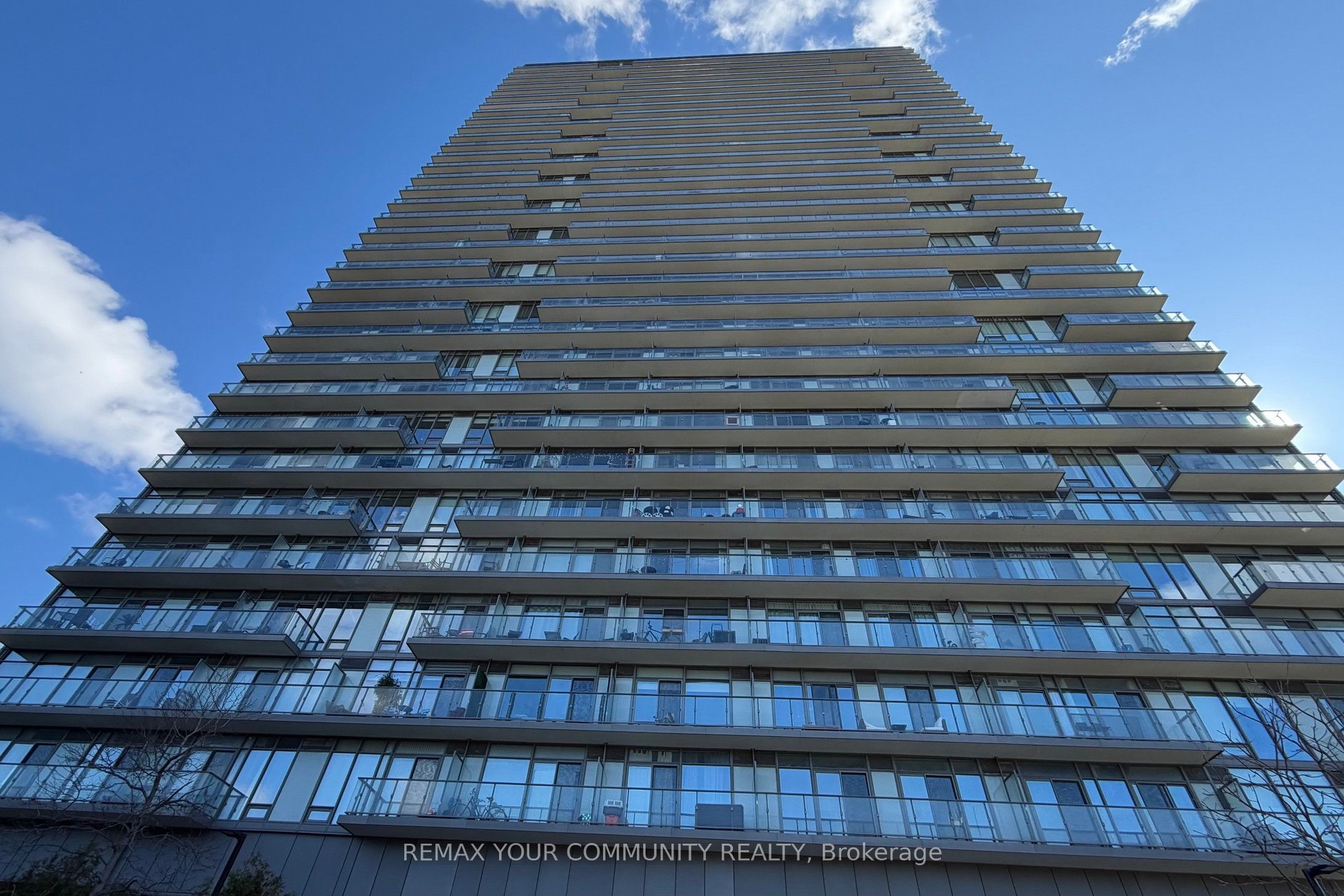 105 The Queensway Avenue 2304, Toronto, ON M6S 5B5 photo 2