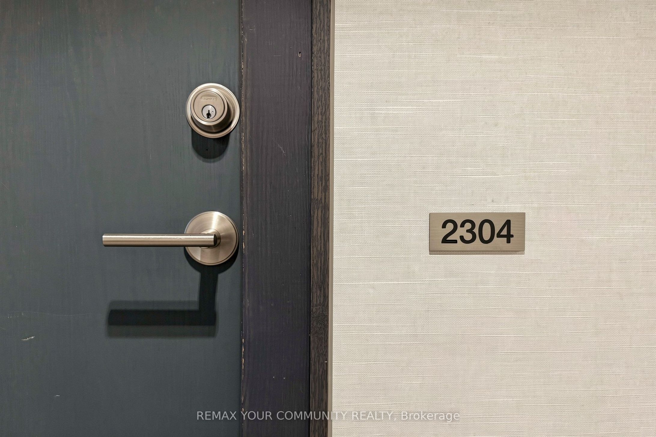 105 The Queensway Avenue 2304, Toronto, ON M6S 5B5 photo 5