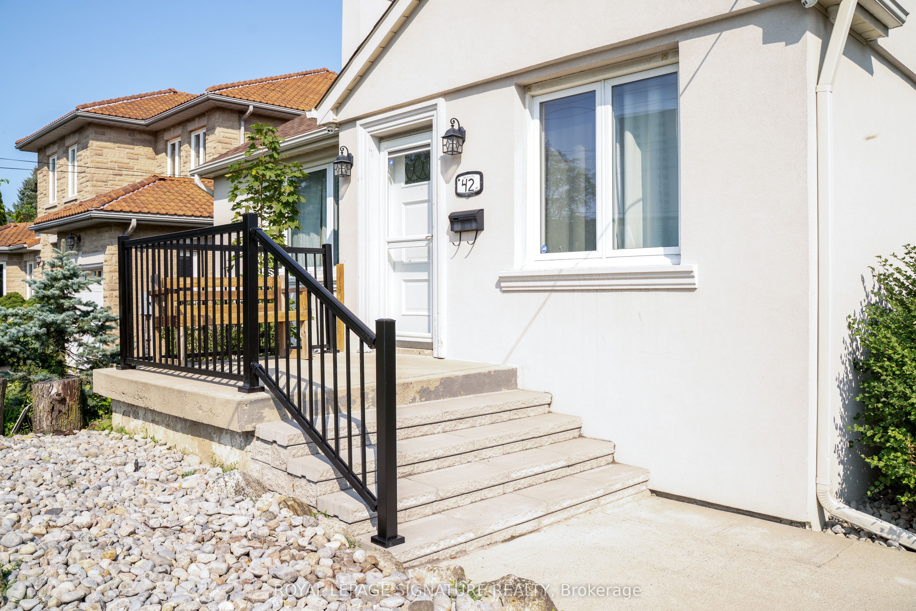 42 Kingsview Boulevard, Toronto, ON M9R 1T8 photo 2