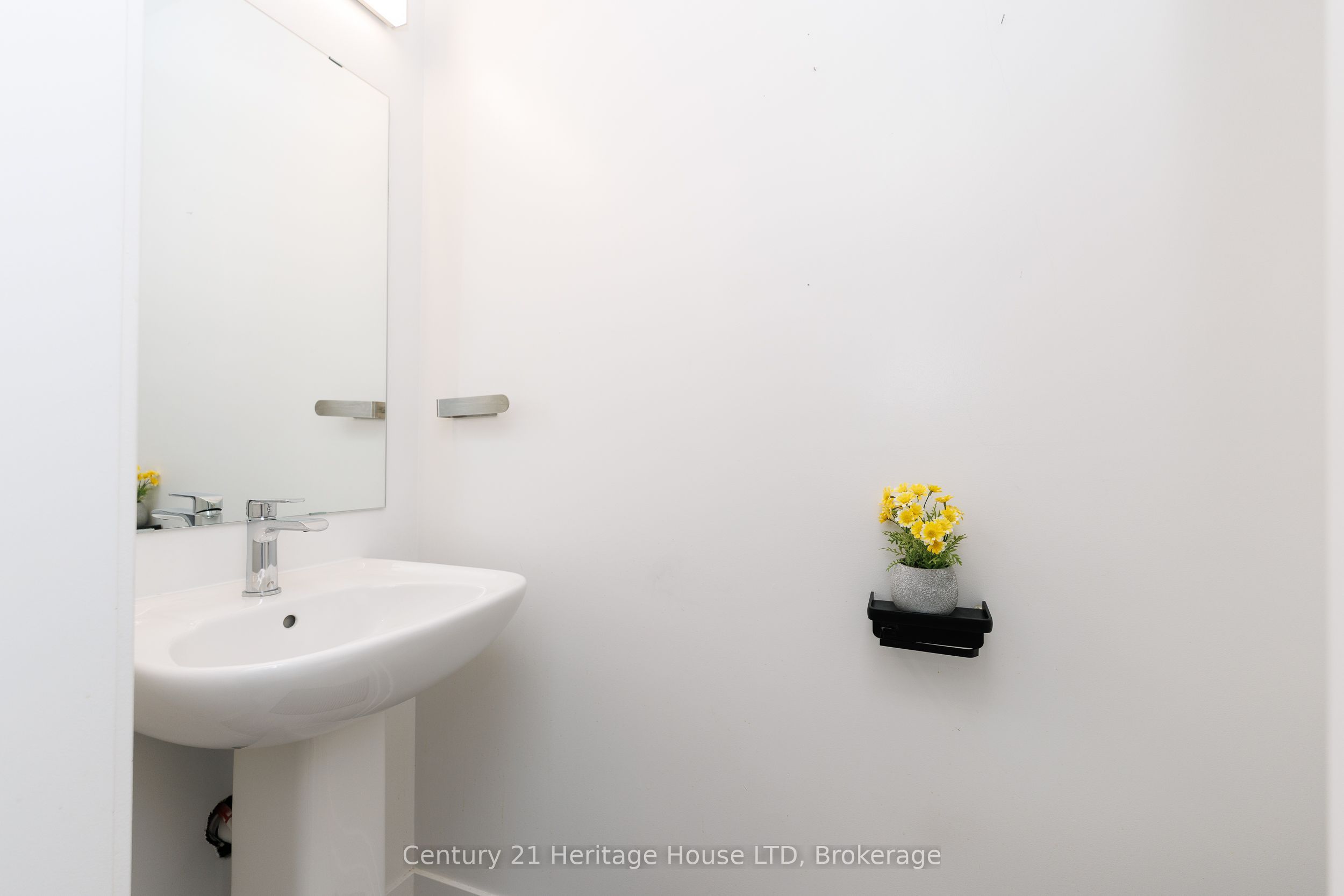 1121 Cooke Boulevard 55, Burlington, ON L7T 0C3 photo 3