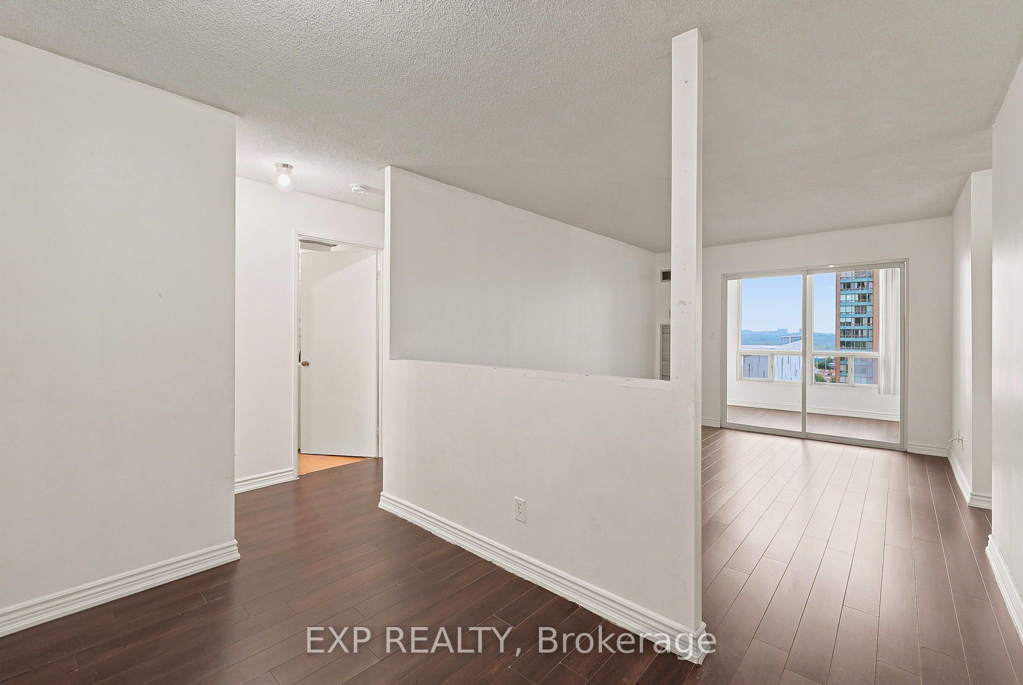 155 Hillcrest Avenue 1114, Mississauga, ON L5B 3Z2 photo 2