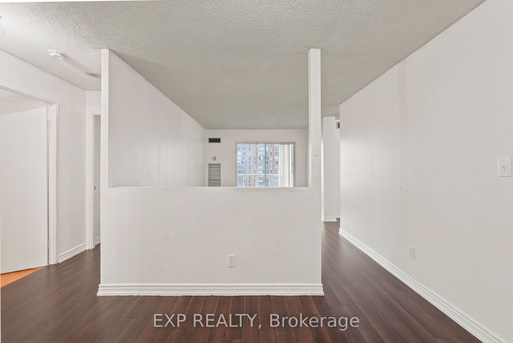 155 Hillcrest Avenue 1114, Mississauga, ON L5B 3Z2 photo 3