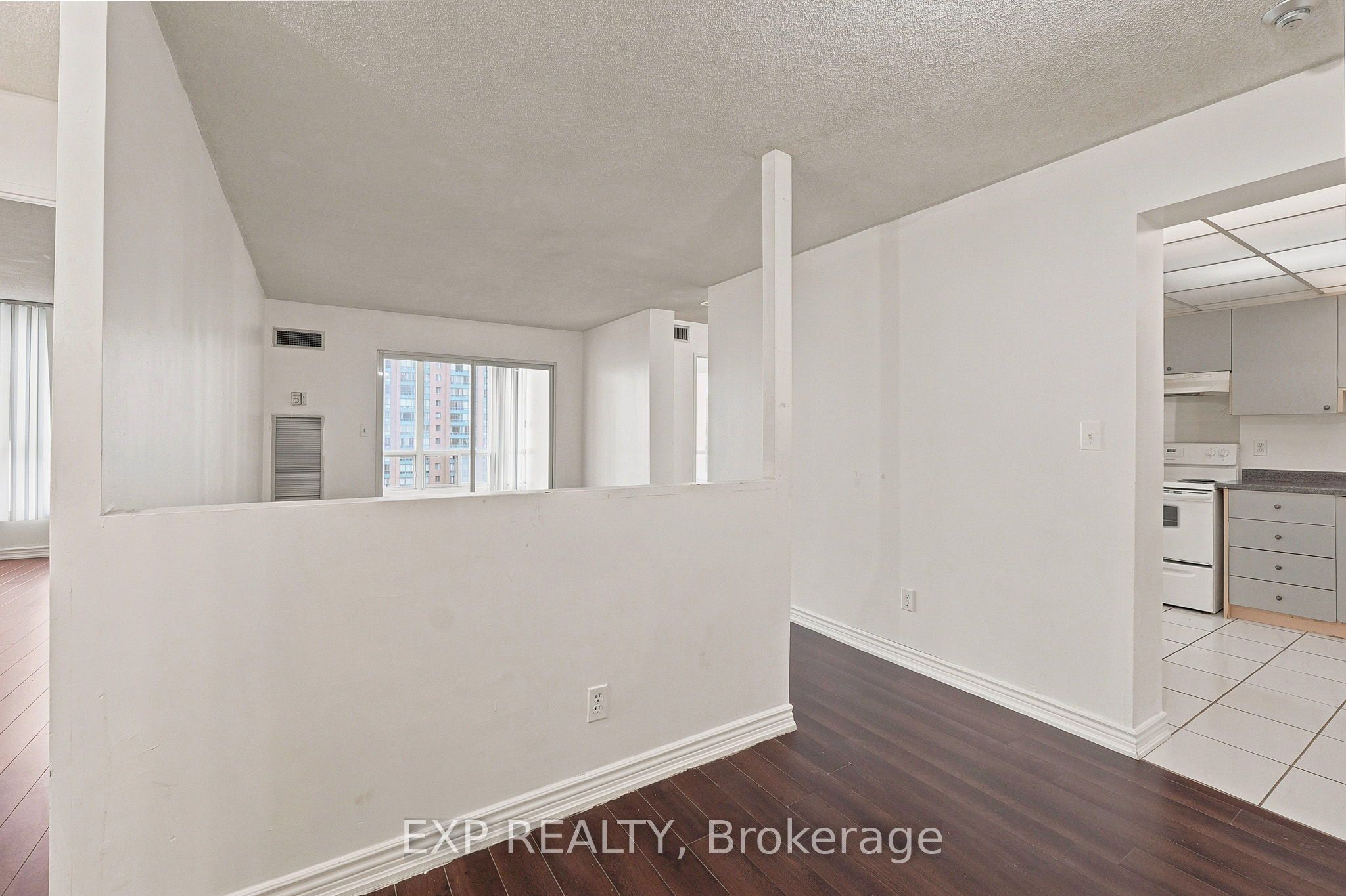 155 Hillcrest Avenue 1114, Mississauga, ON L5B 3Z2 photo 4