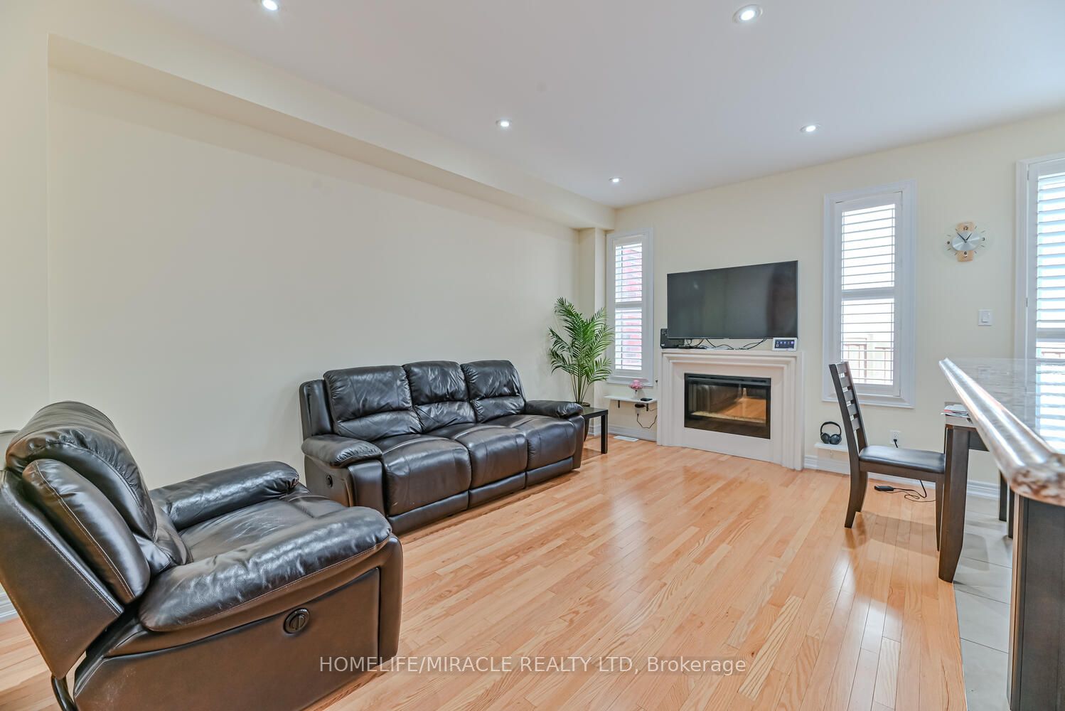 105 Sky Harbour Drive, Brampton, ON L6Y 0C1 photo 3