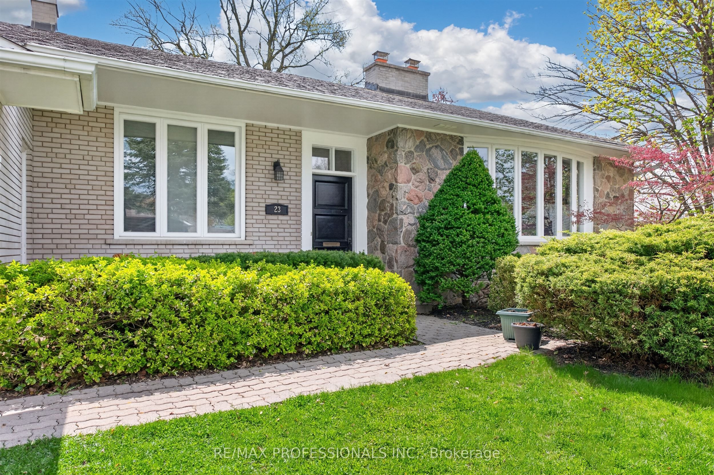 23 Ravensbourne Crescent, Toronto, ON M9A 2A9 photo 4