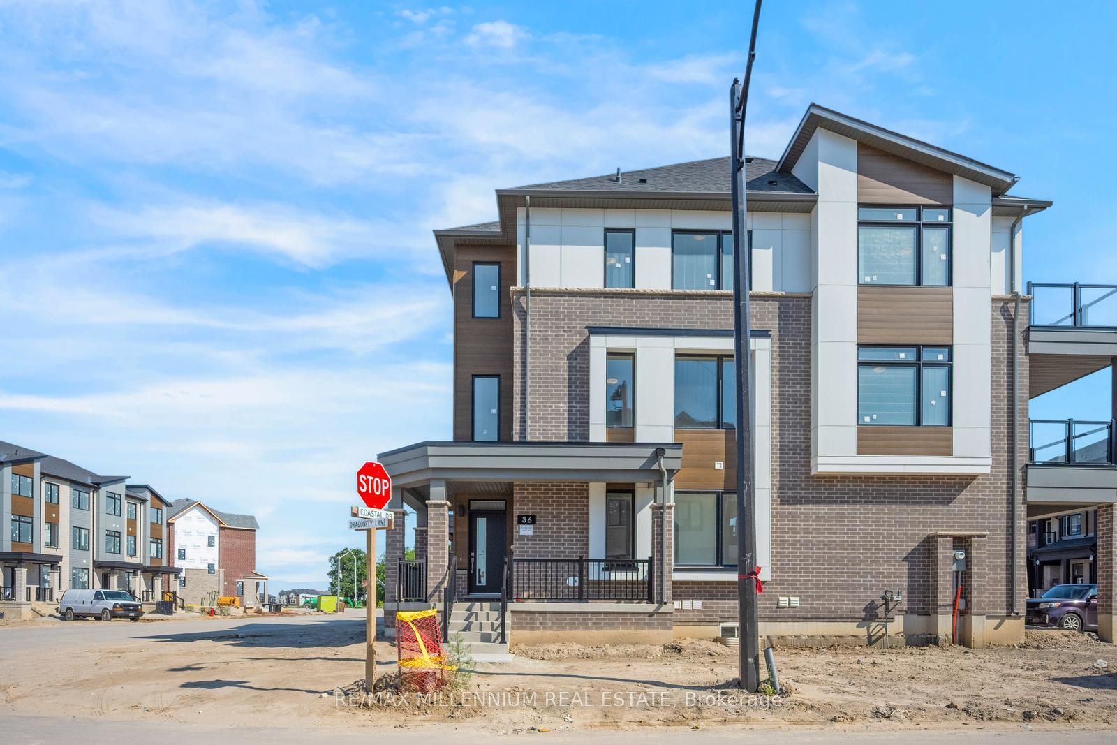 36 Thornbird Crescent Main, Brampton, ON L7A 0B8 photo 3