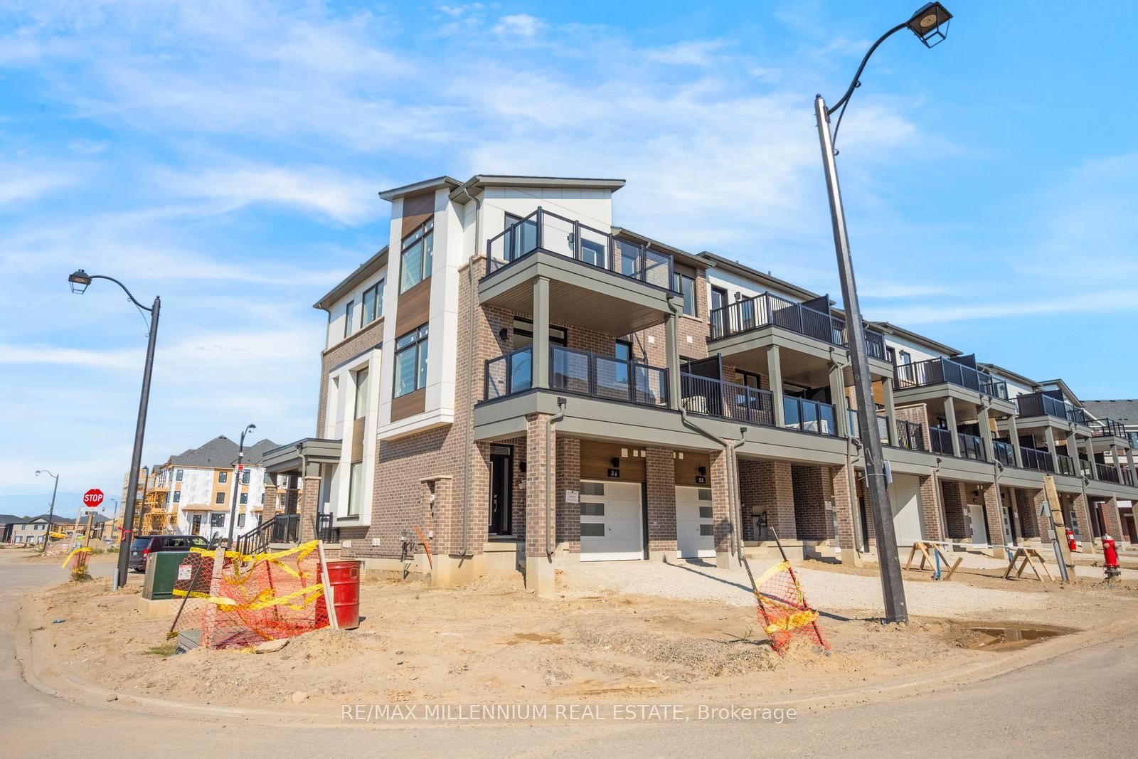 36 Thornbird Crescent Main, Brampton, ON L7A 0B8 photo 4