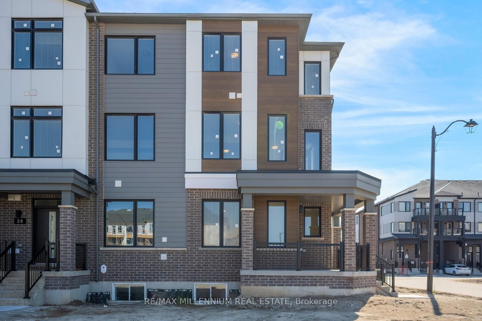 36 Thornbird Crescent Main, Brampton, ON L7A 0B8 photo 5