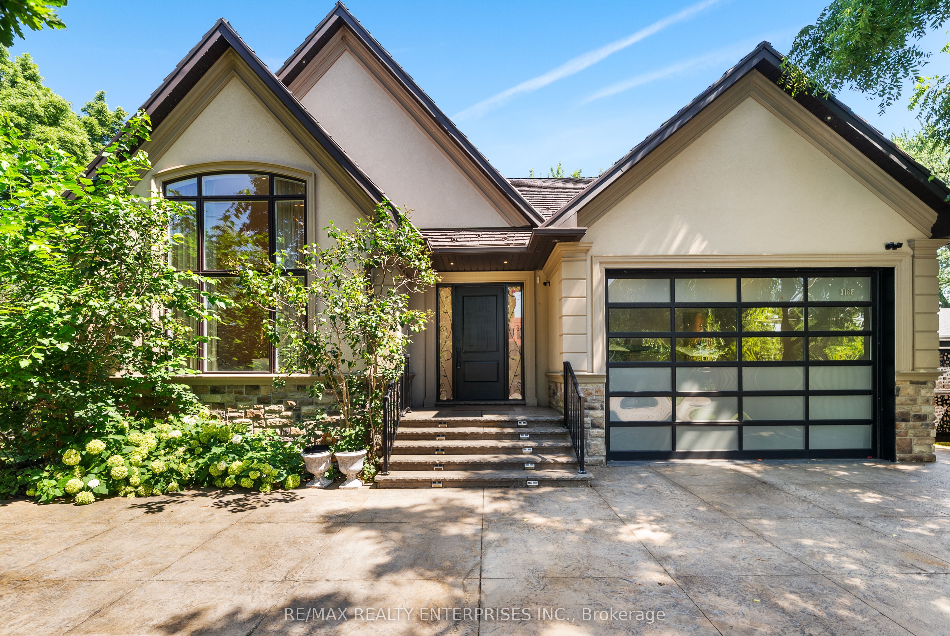 3168 Lakeshore Road W, Oakville, ON L6L 1J6 photo 3
