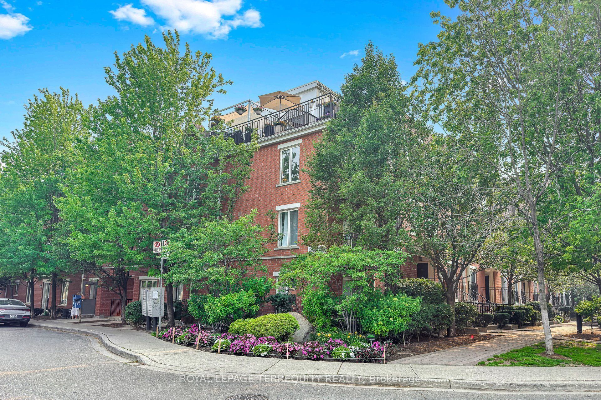26 Laidlaw Street 1501C, Toronto, ON M6K 1X2 photo 2