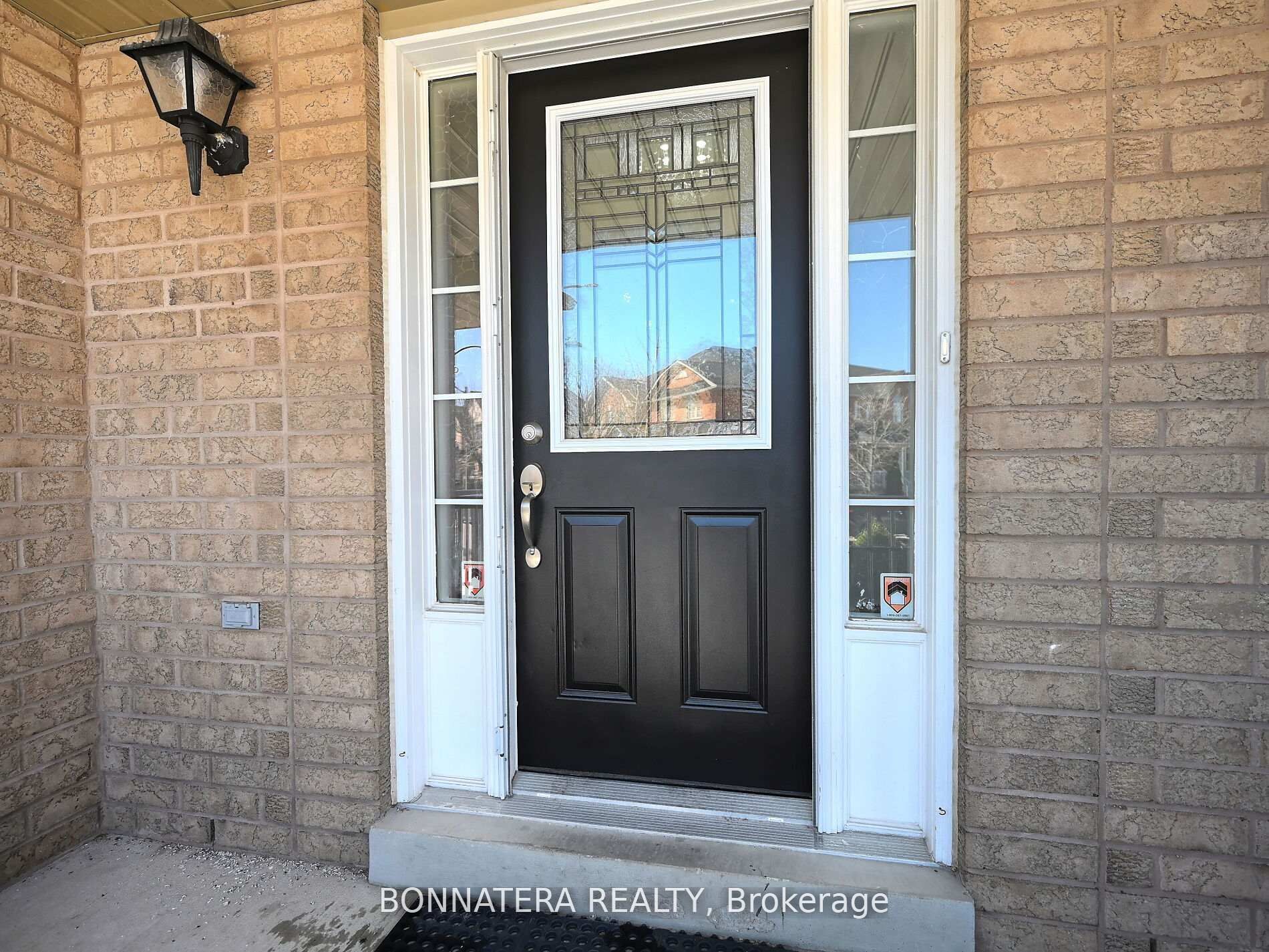 409 Hobbs Crescent, Milton, ON L9T 0J2 photo 2
