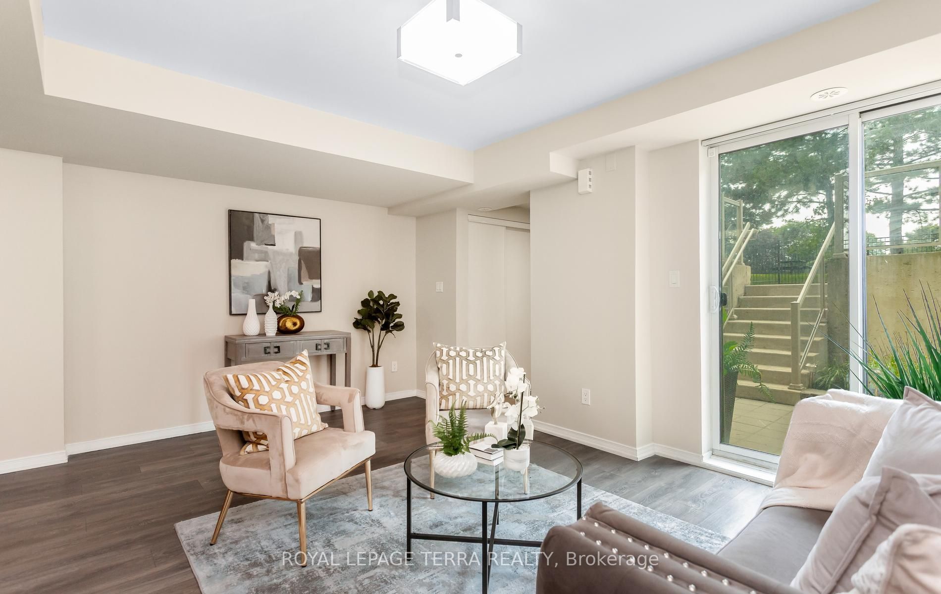 3 Applewood Lane 101, Toronto, ON M9C 0C1 photo 5