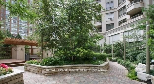 310 Burnhamthorpe Road W 308, Mississauga, ON L5B 4P9 photo 3