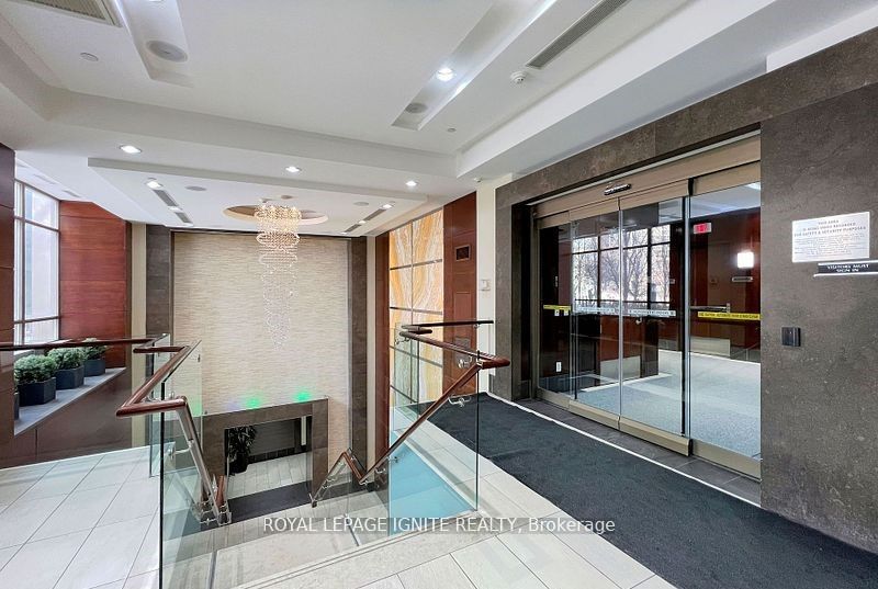 310 Burnhamthorpe Road W 308, Mississauga, ON L5B 4P9 photo 4