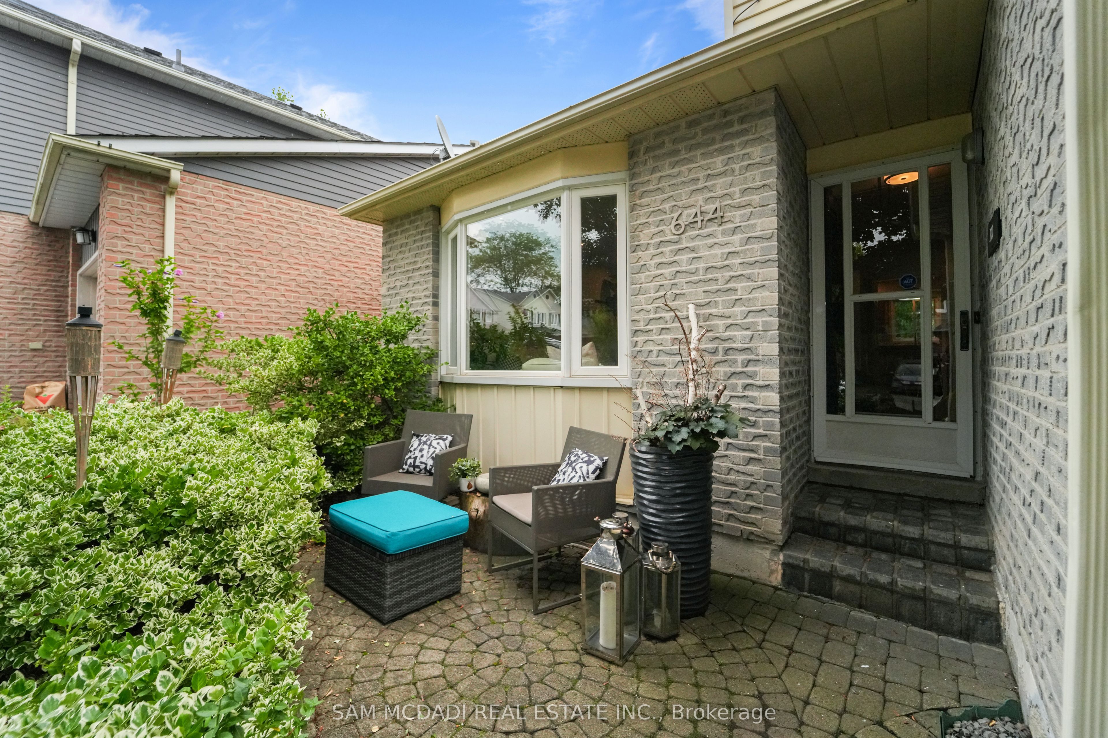 644 Sweetwater Place, Mississauga, ON L5H 3Y8 photo 3