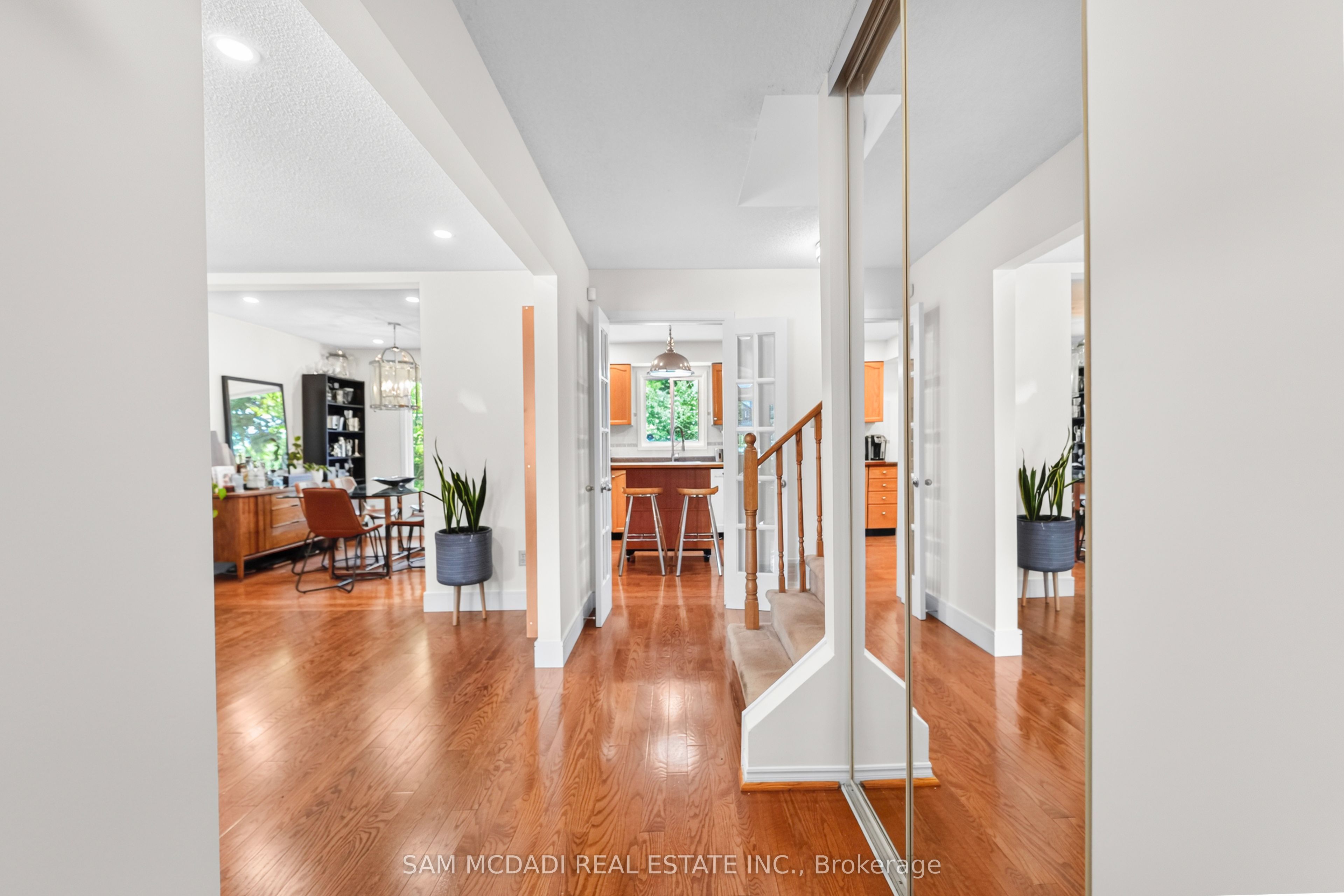 644 Sweetwater Place, Mississauga, ON L5H 3Y8 photo 4