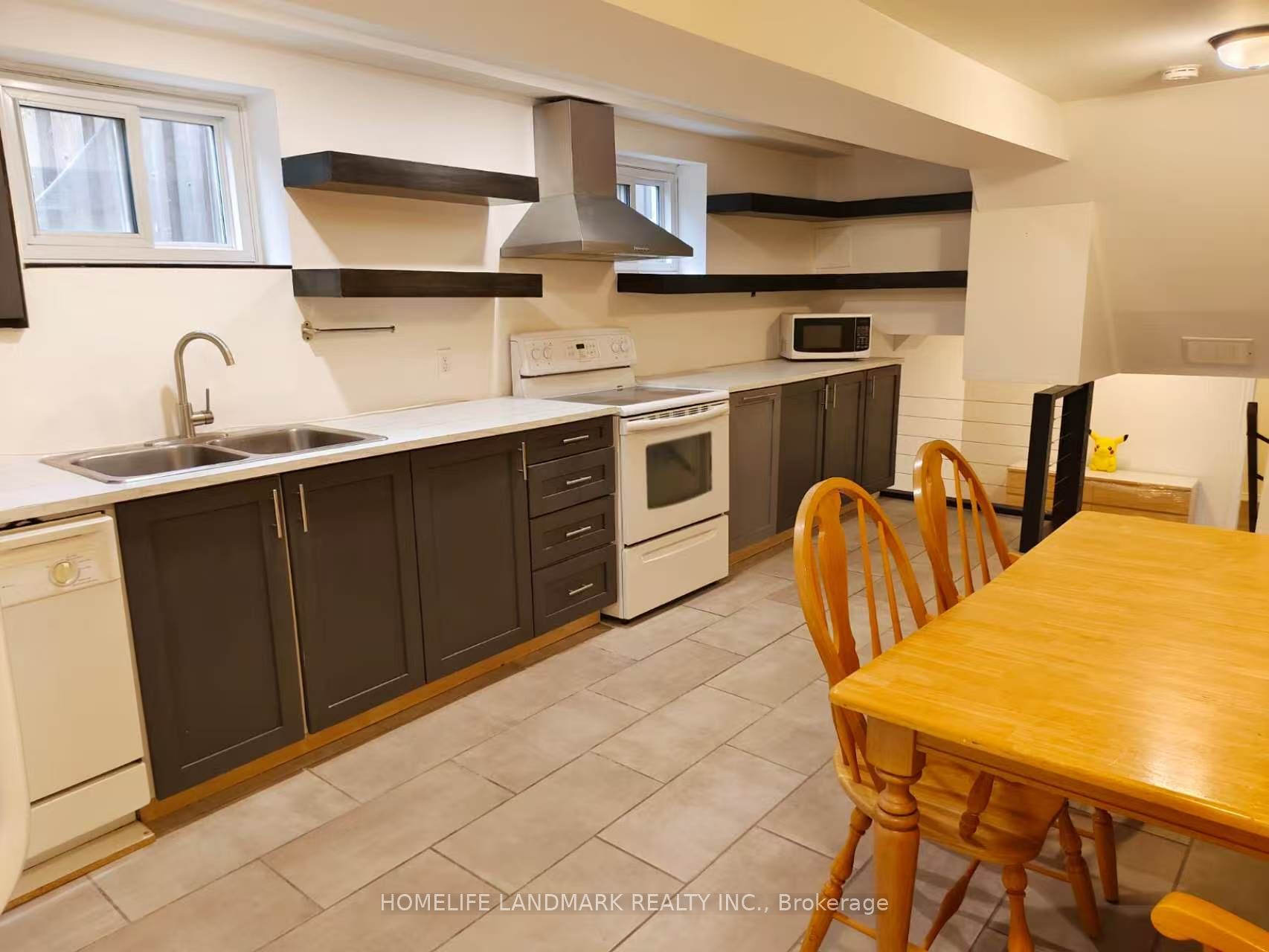 2527 Kingsberry Crescent lower, Mississauga, ON L5B 2K7 photo 4
