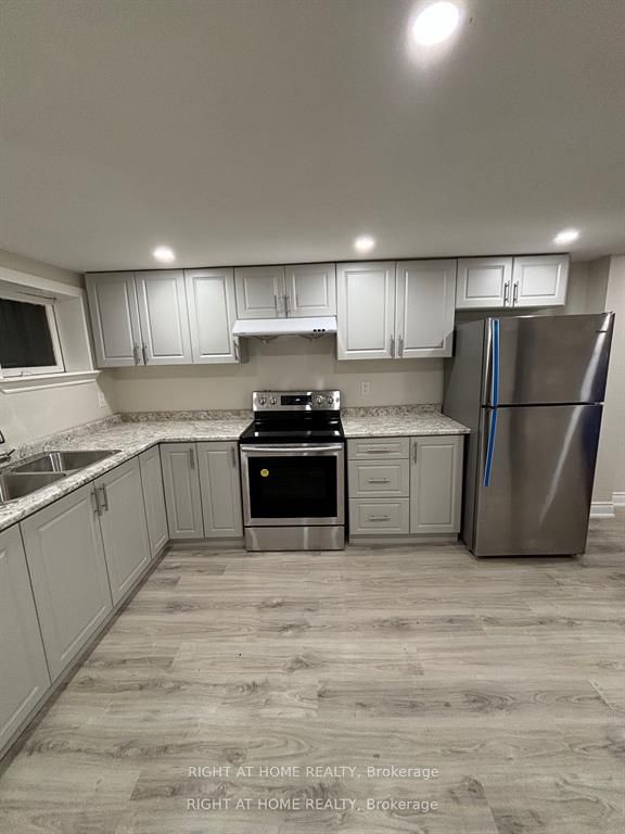 3574 Ash Row Crescent lower, Mississauga, ON L5L 1K4 photo 2