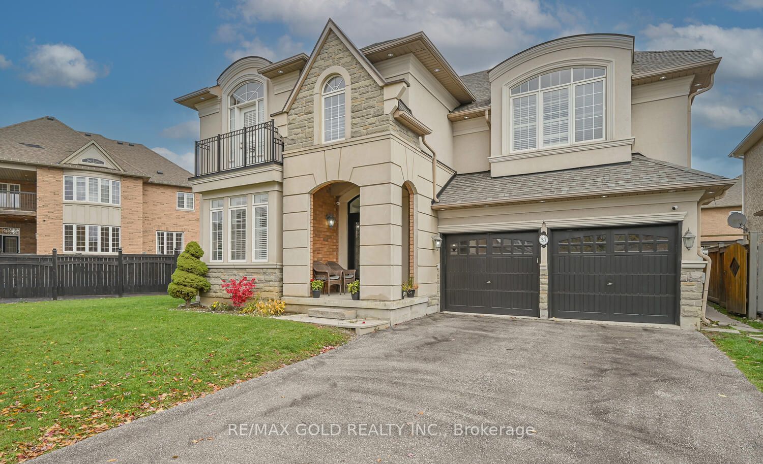 37 Scotchmere Crescent, Brampton, ON L6P 3A6 photo 2