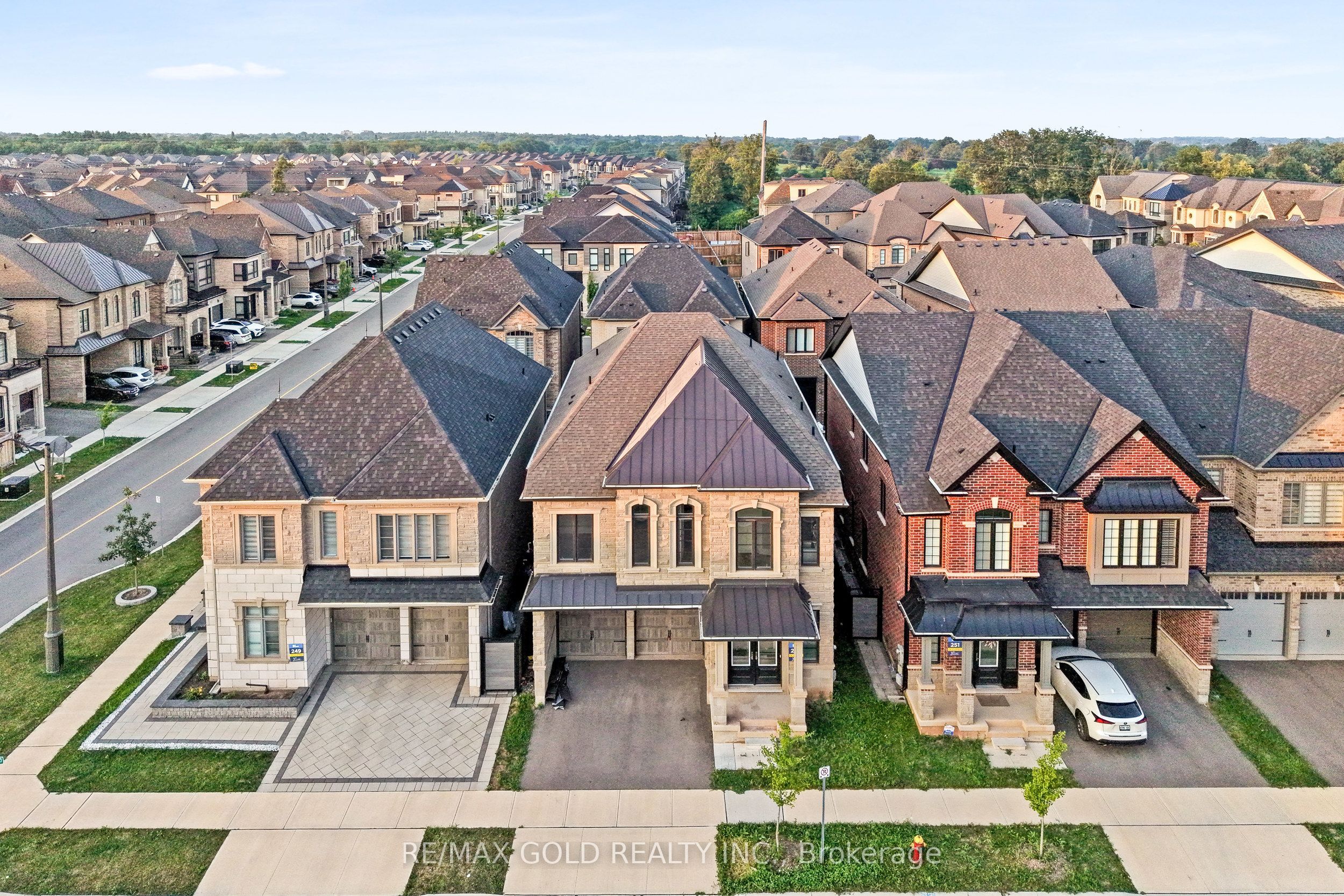 1199 QUEENS PLATE Road E, Oakville, ON L6M 5M4 photo 3