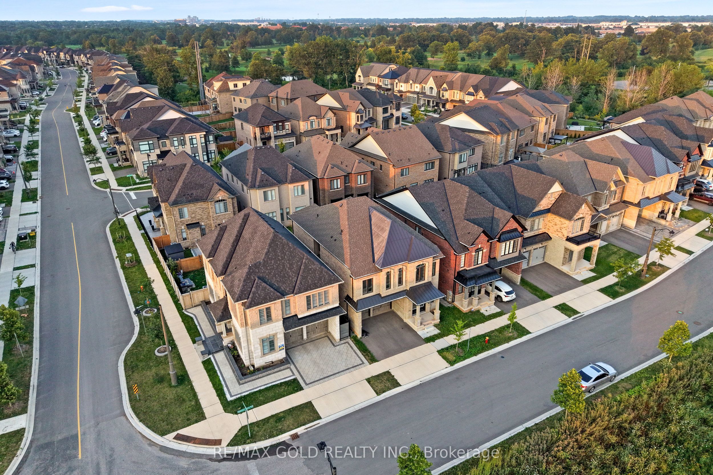 1199 QUEENS PLATE Road E, Oakville, ON L6M 5M4 photo 4