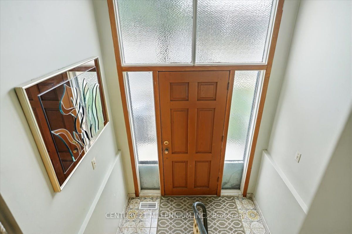 9 Cheryl Court, Brampton, ON L6V 3C2 photo 3