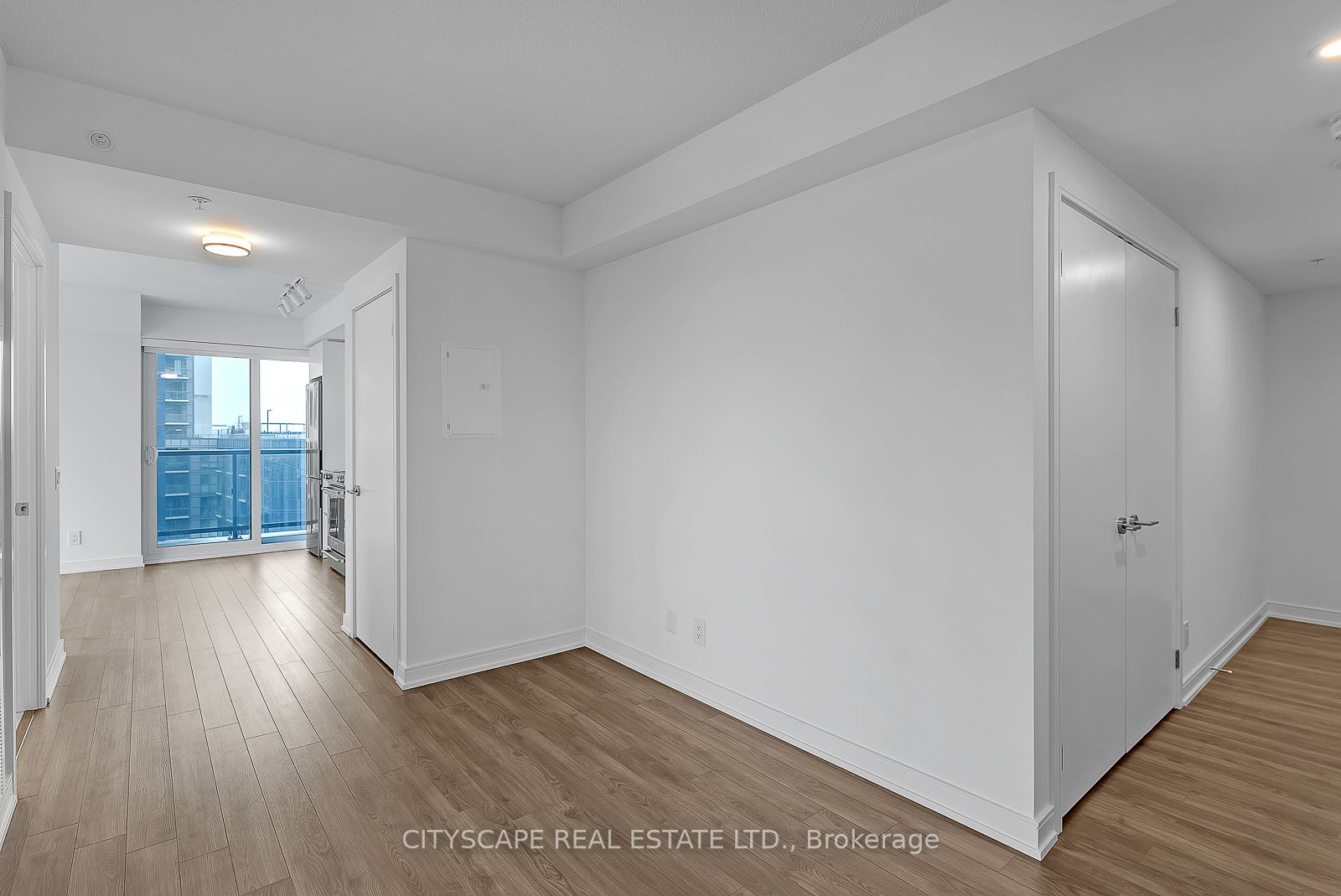 30 Samuel Wood Way 910, Toronto, ON M9B 1B1 photo 3