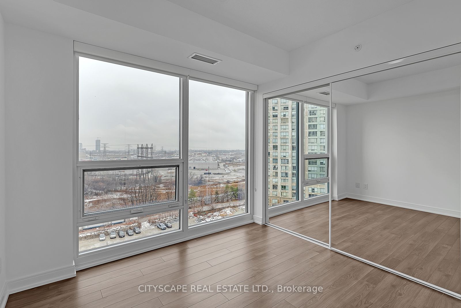30 Samuel Wood Way 910, Toronto, ON M9B 1B1 photo 5