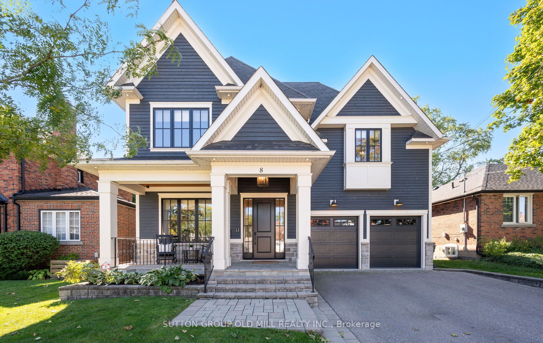 8 Cumberland Drive, Mississauga, ON L5G 3M6