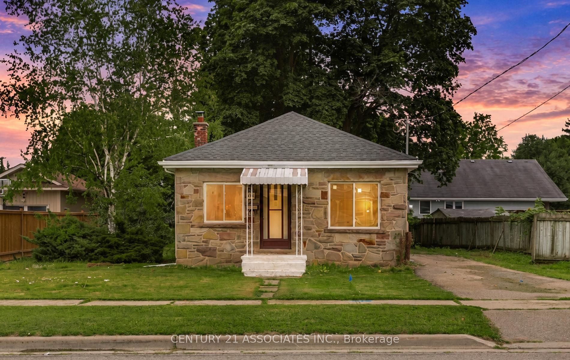 48 King Street, Halton Hills, ON L7G 2G4 photo 2