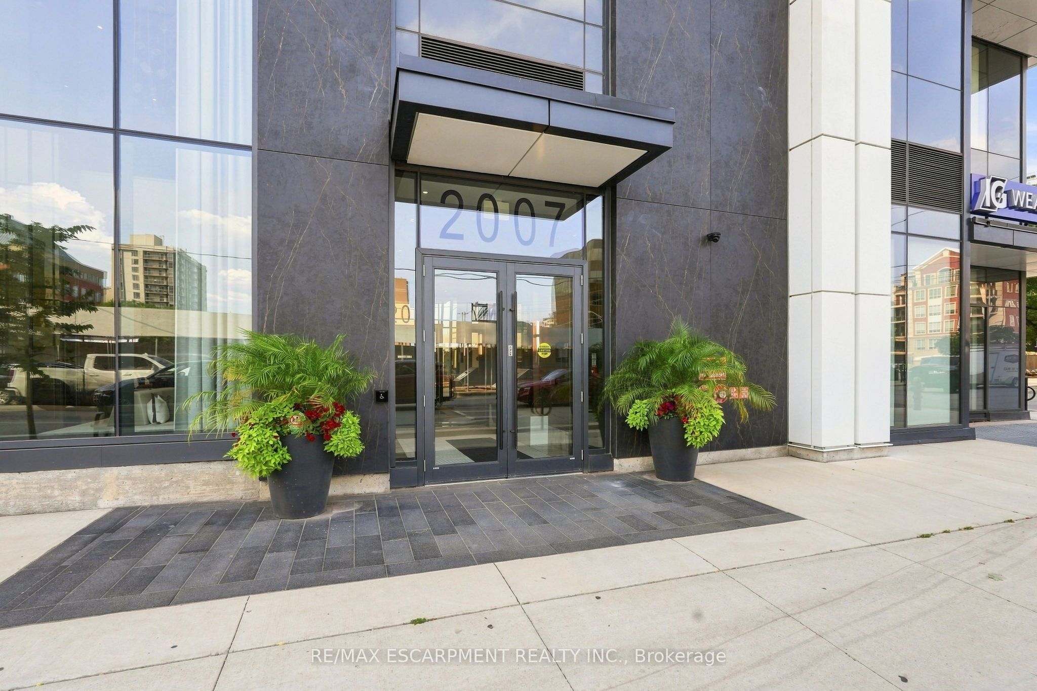 2007 James Street 1804, Burlington, ON L7R 0G7 photo 3