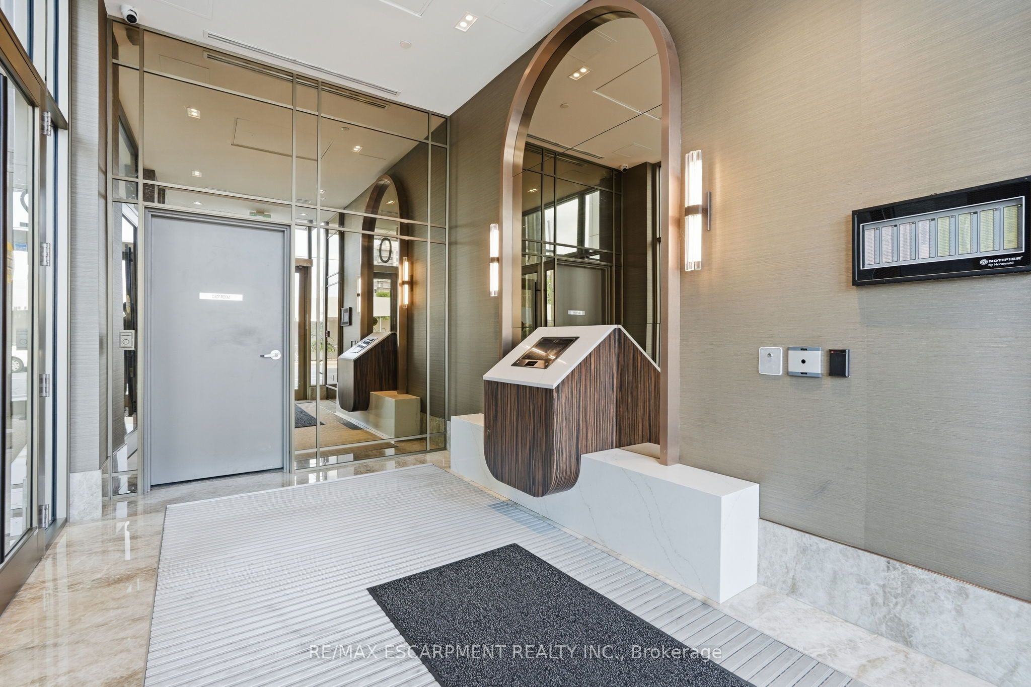 2007 James Street 1804, Burlington, ON L7R 0G7 photo 4