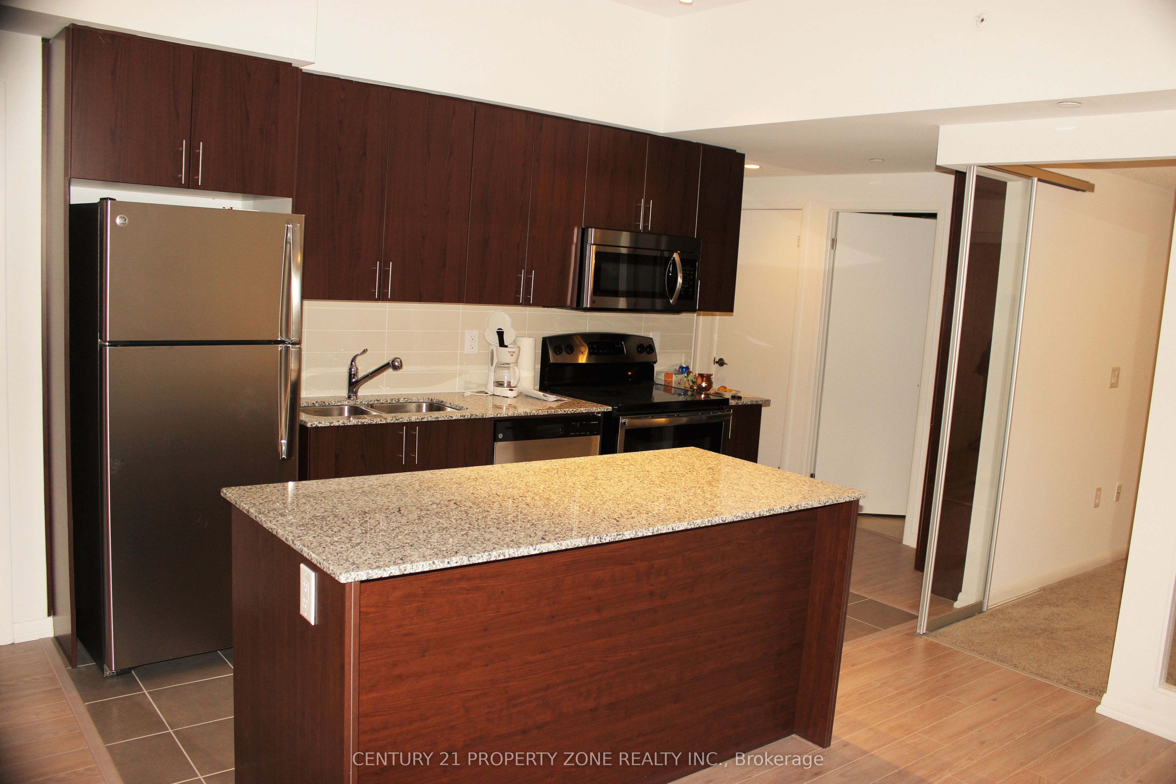830 Lawrence Avenue 828, Toronto, ON M6A 1C3 photo 2