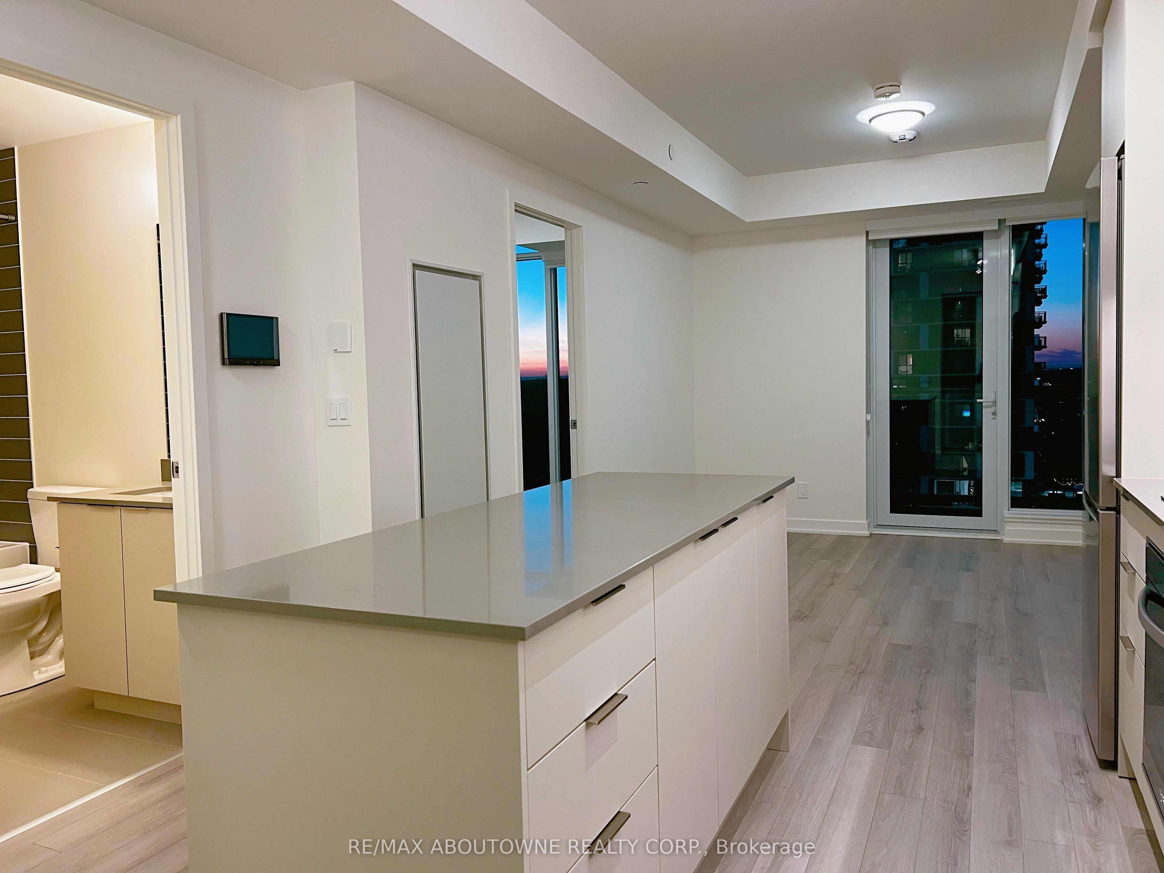 3079 Trafalgar Road 1405, Oakville, ON L6H 8C5