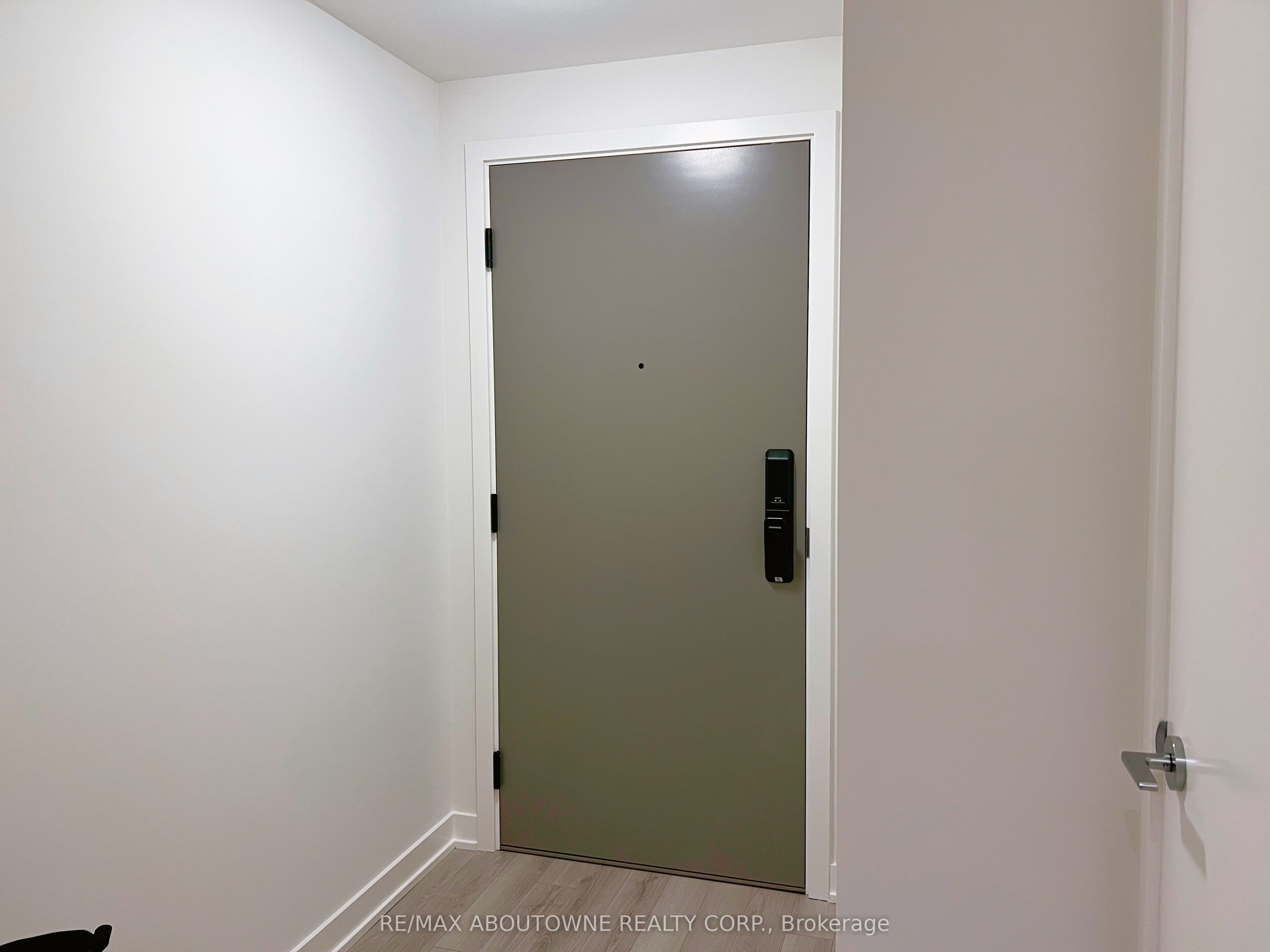 3079 Trafalgar Road 1405, Oakville, ON L6H 8C5 photo 2