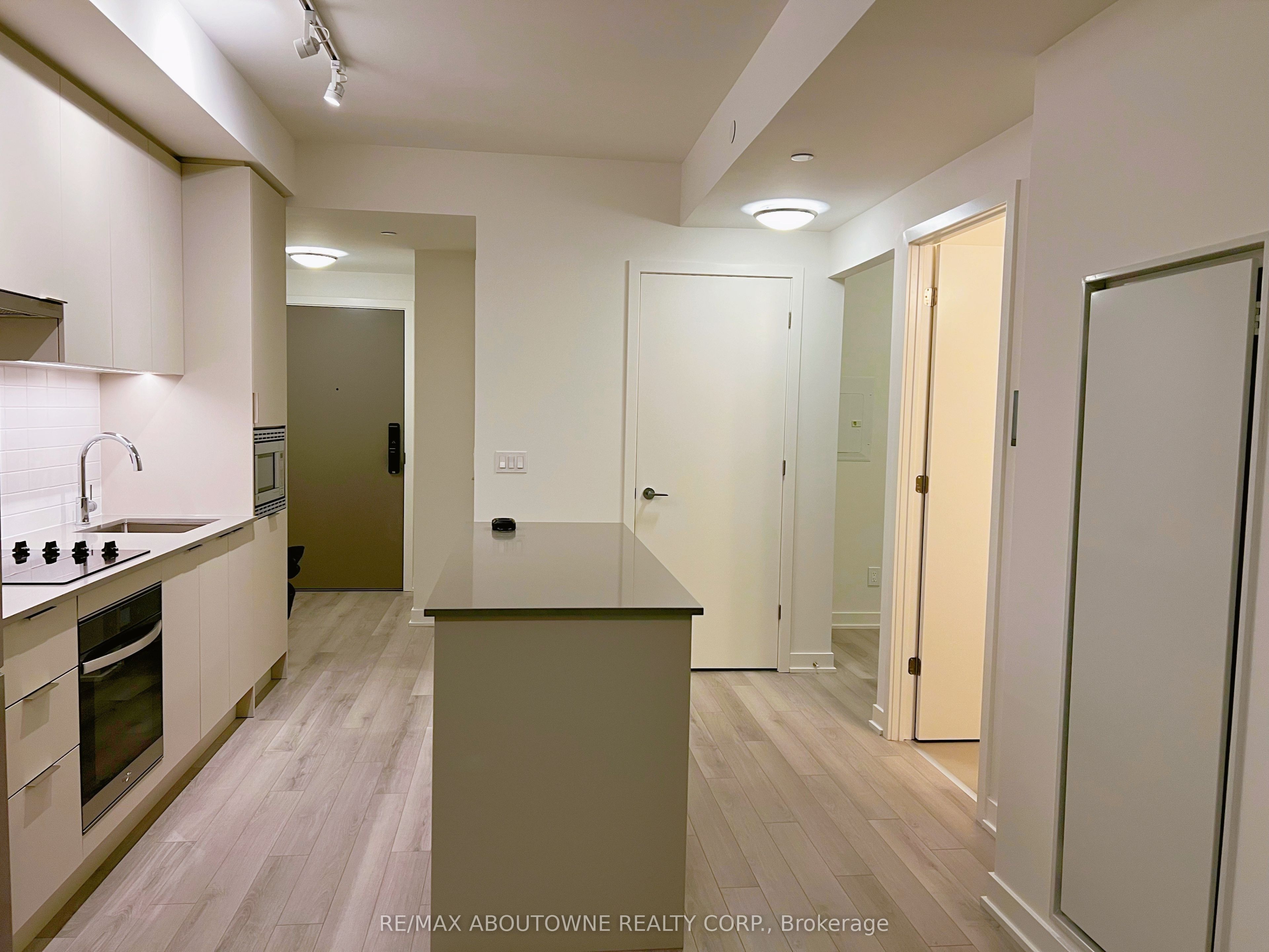 3079 Trafalgar Road 1405, Oakville, ON L6H 8C5 photo 5