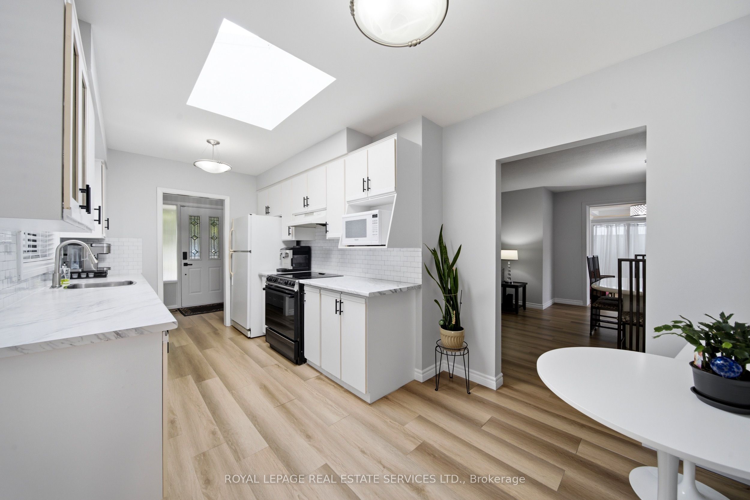 127 Redgrave Drive, Toronto, ON M9R 3V5 photo 4