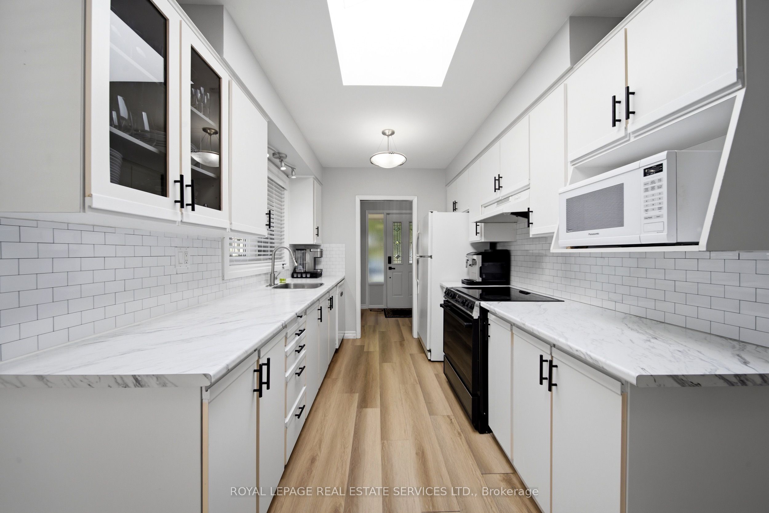 127 Redgrave Drive, Toronto, ON M9R 3V5 photo 5