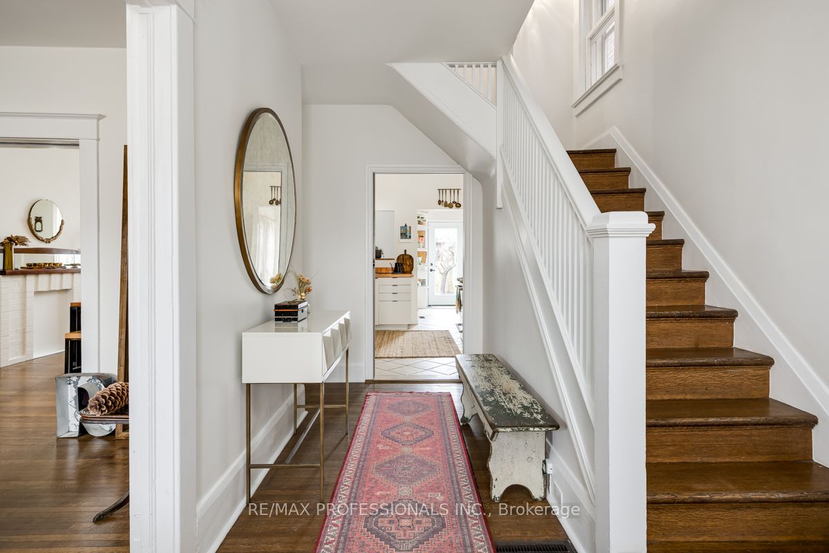 1381 Lansdowne Avenue, Toronto, ON M6H 3Z9