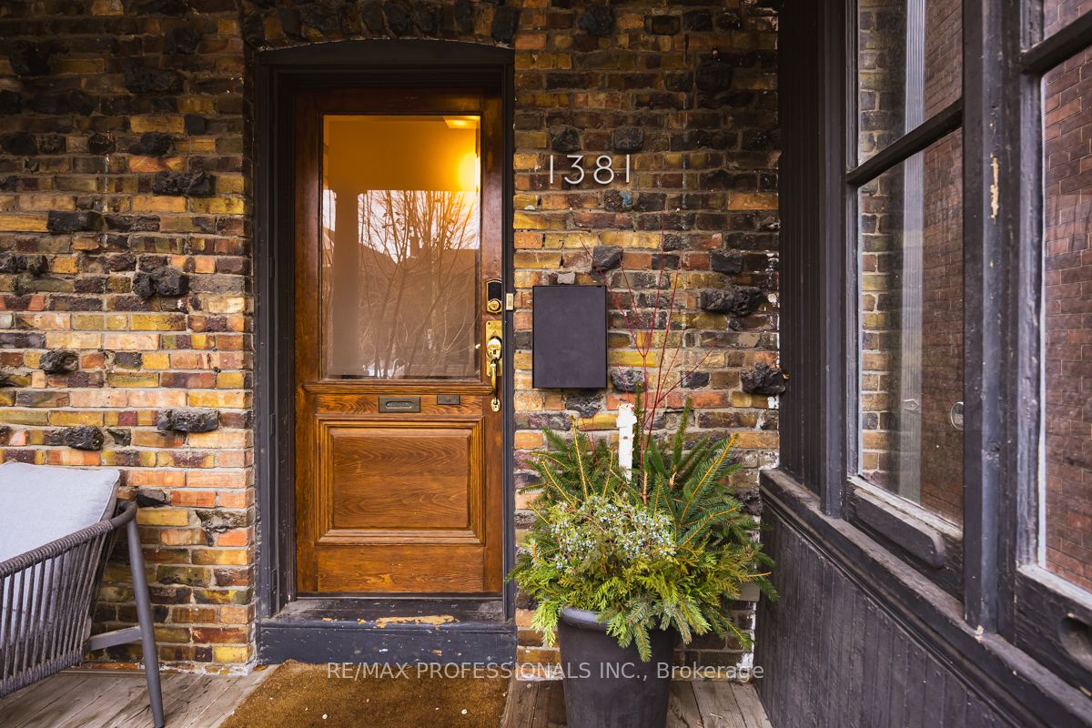 1381 Lansdowne Avenue, Toronto, ON M6H 3Z9 photo 2