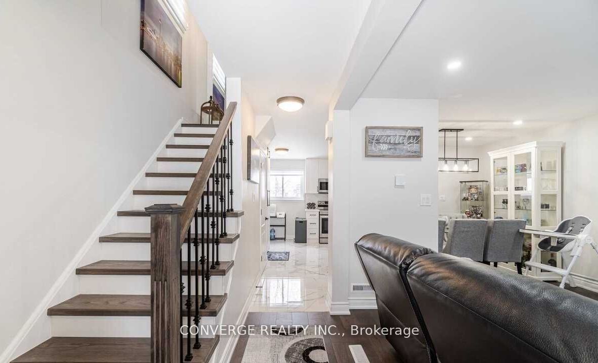 39 Greenwood Crescent, Brampton, ON L6S 1T2 photo 2
