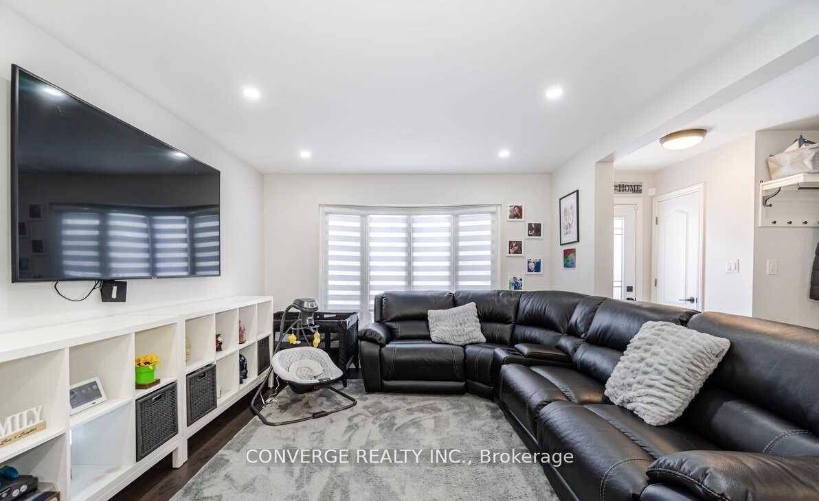 39 Greenwood Crescent, Brampton, ON L6S 1T2 photo 3