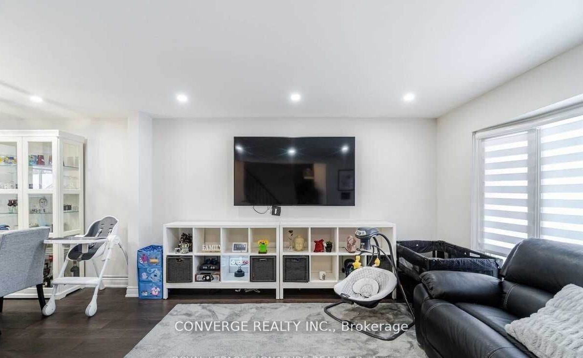 39 Greenwood Crescent, Brampton, ON L6S 1T2 photo 4