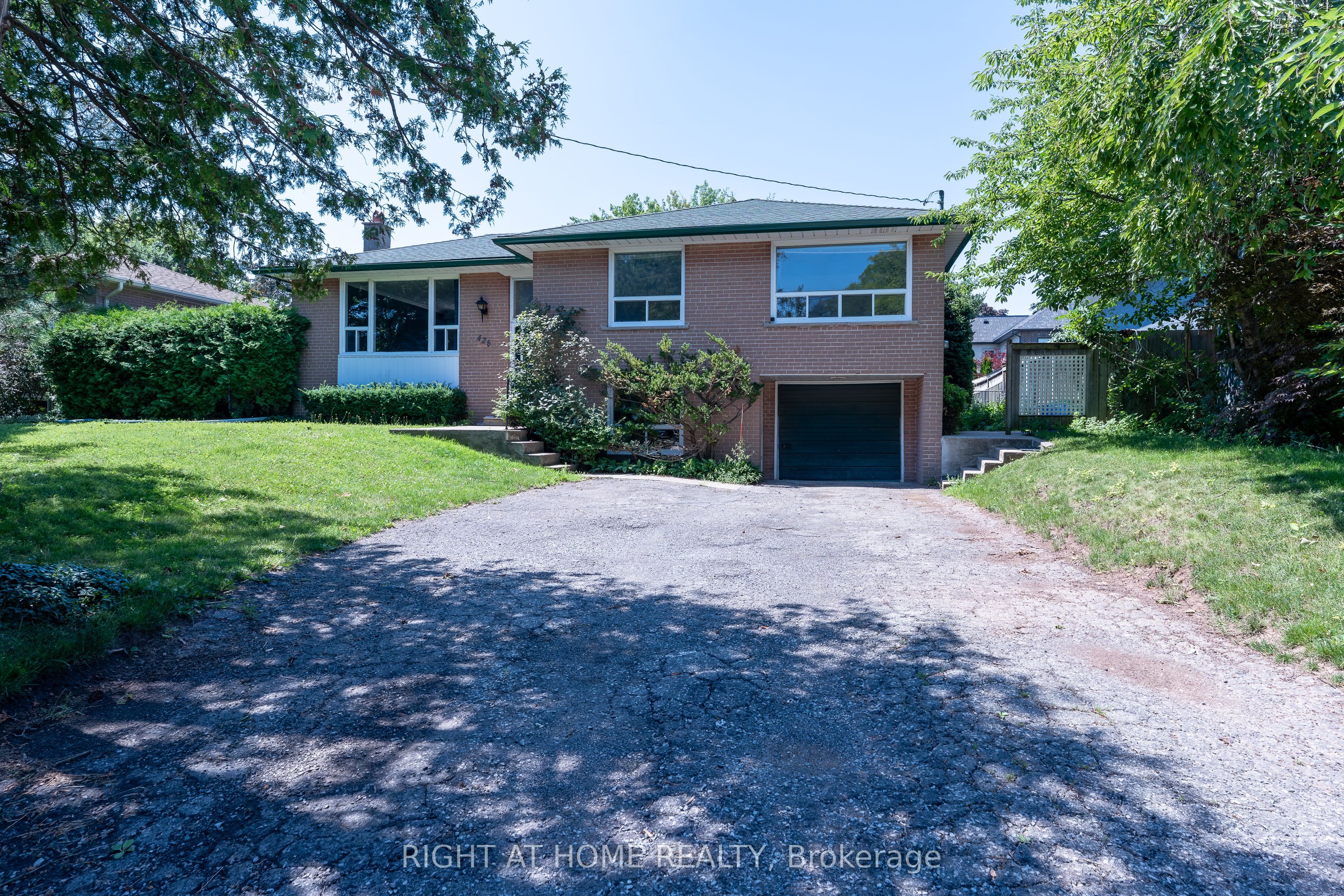 426 Seaton Drive Upper, Oakville, ON L6L 3Y4