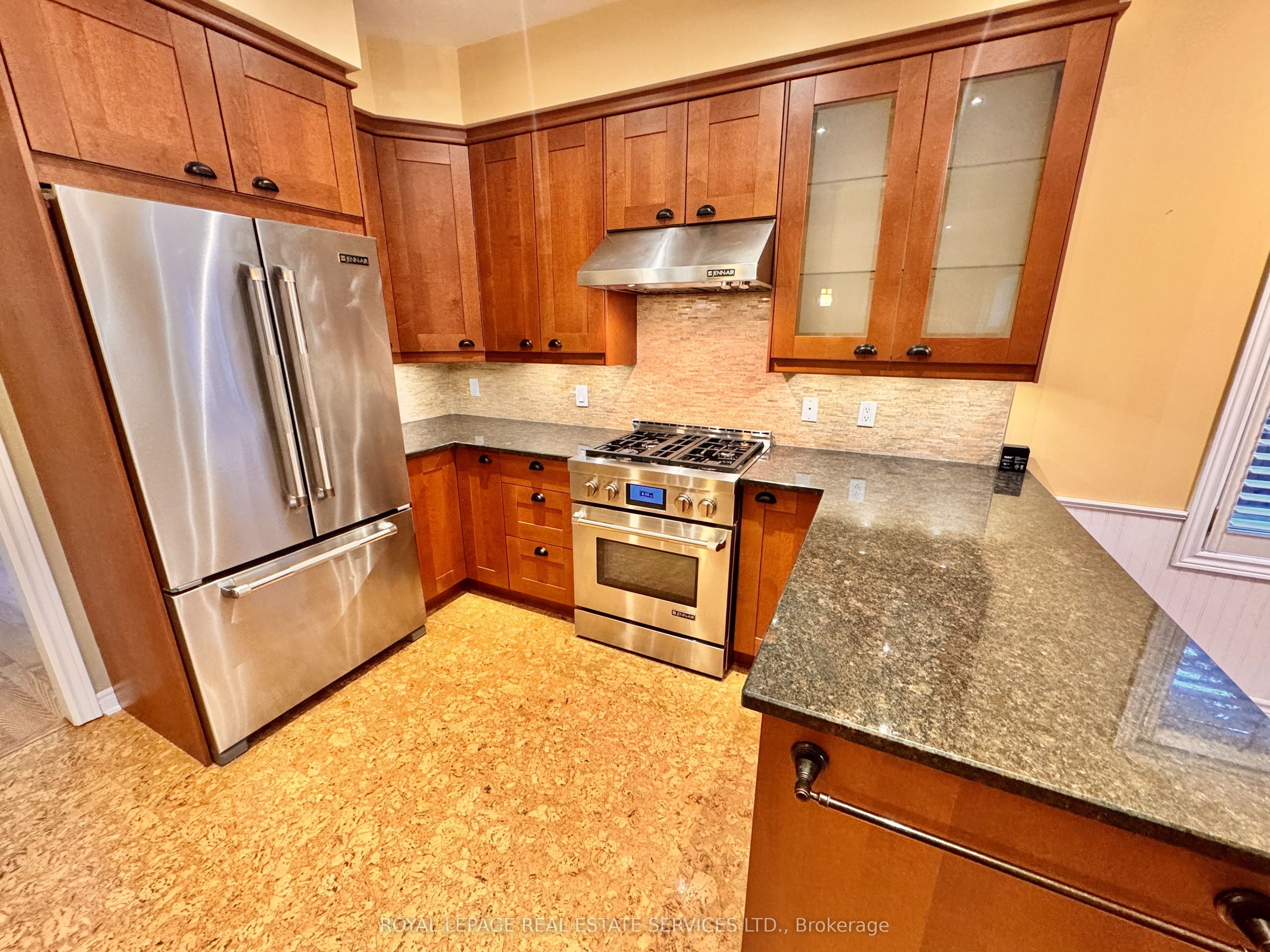 2401 Ennerdale Road, Oakville, ON L6H 6N5 photo 3