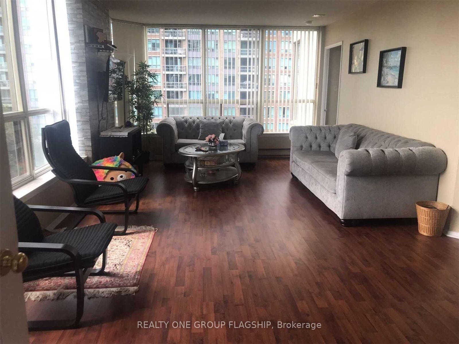 55 Elm Drive 604, Mississauga, ON L5B 3Z3 photo 3