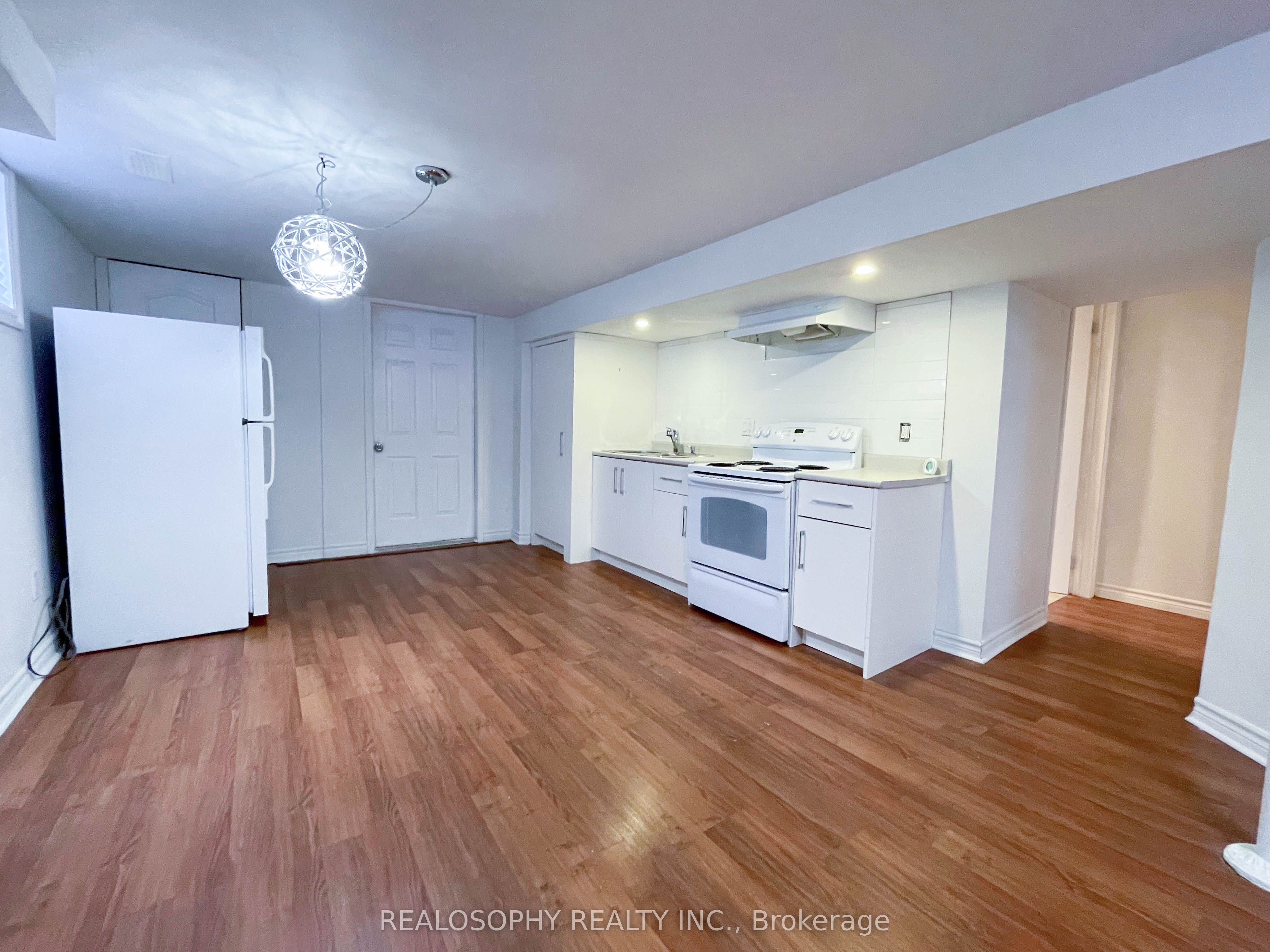 95 Royal York Road BSMT, Toronto, ON M8V 2T9 photo 3