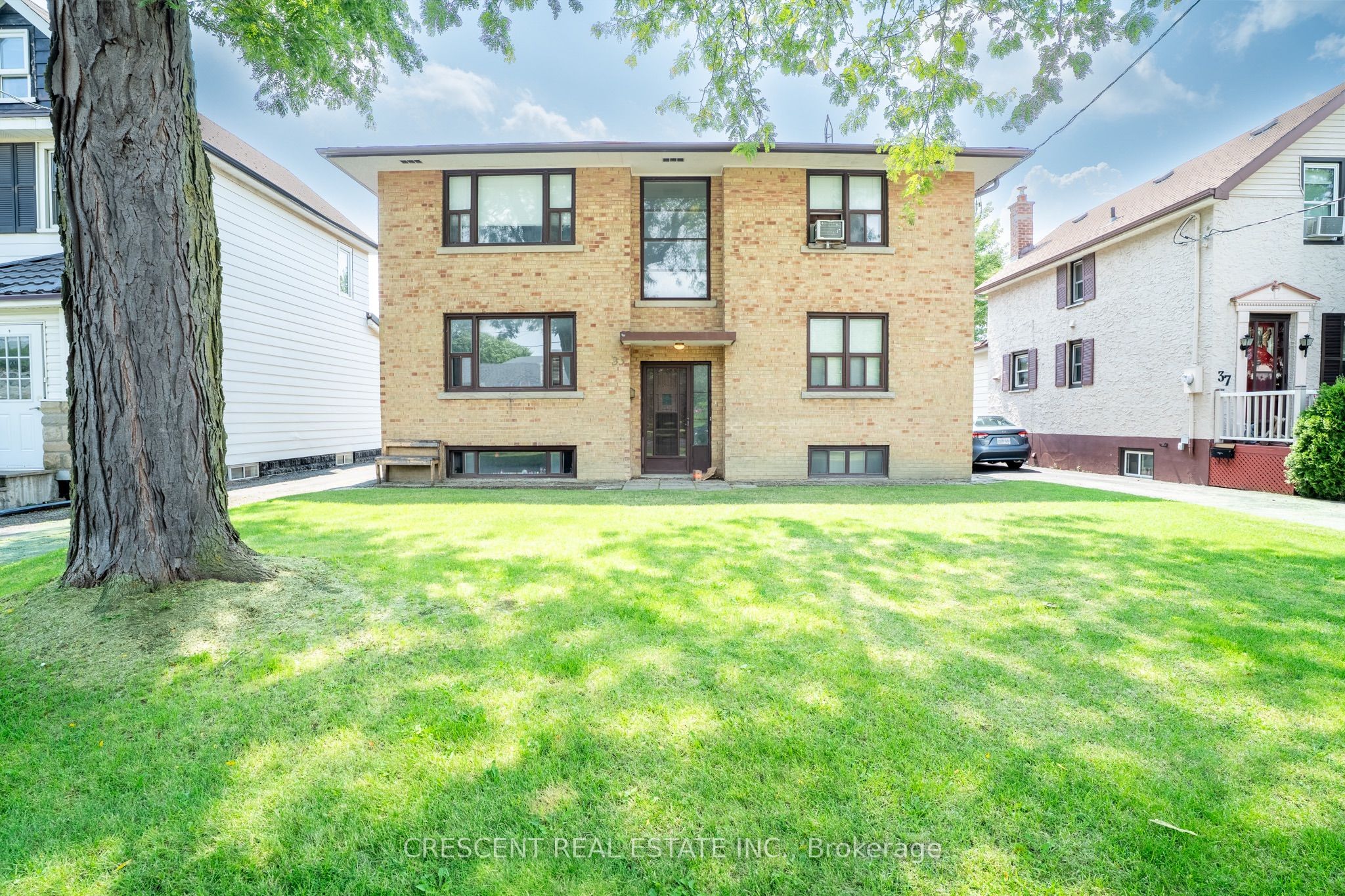35 Laburnham Avenue UPPER, Toronto, ON M8W 1S6